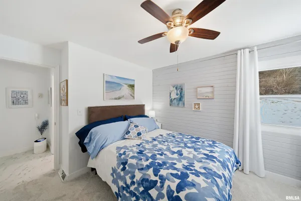 $450,000 | 16103 East Blackfoot Drive, Cuba, IL 61427