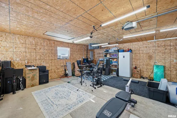 $450,000 | 16103 East Blackfoot Drive, Cuba, IL 61427