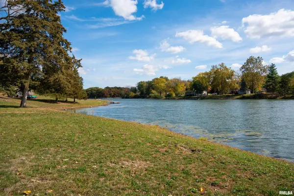 $450,000 | 16103 East Blackfoot Drive, Cuba, IL 61427