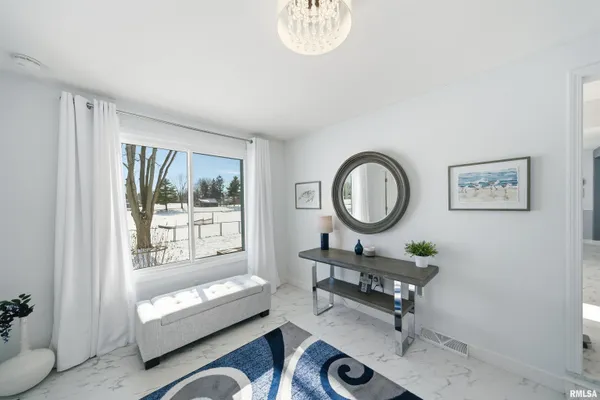 $450,000 | 16103 East Blackfoot Drive, Cuba, IL 61427