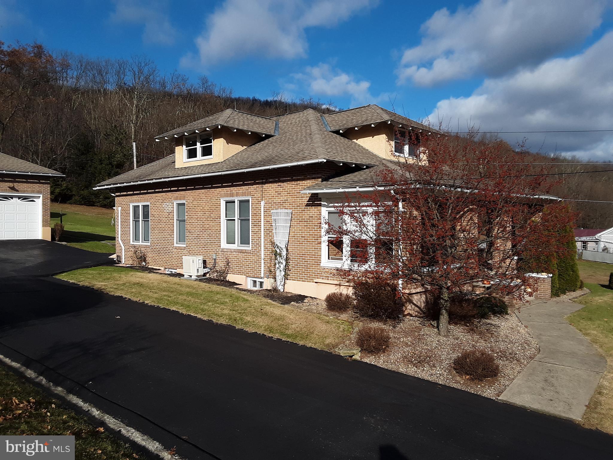 1393 Valley Road Tamaqua, PA 18252 - Photo 14 of 14 Southwest corner, shared driveway with 1397 Valley