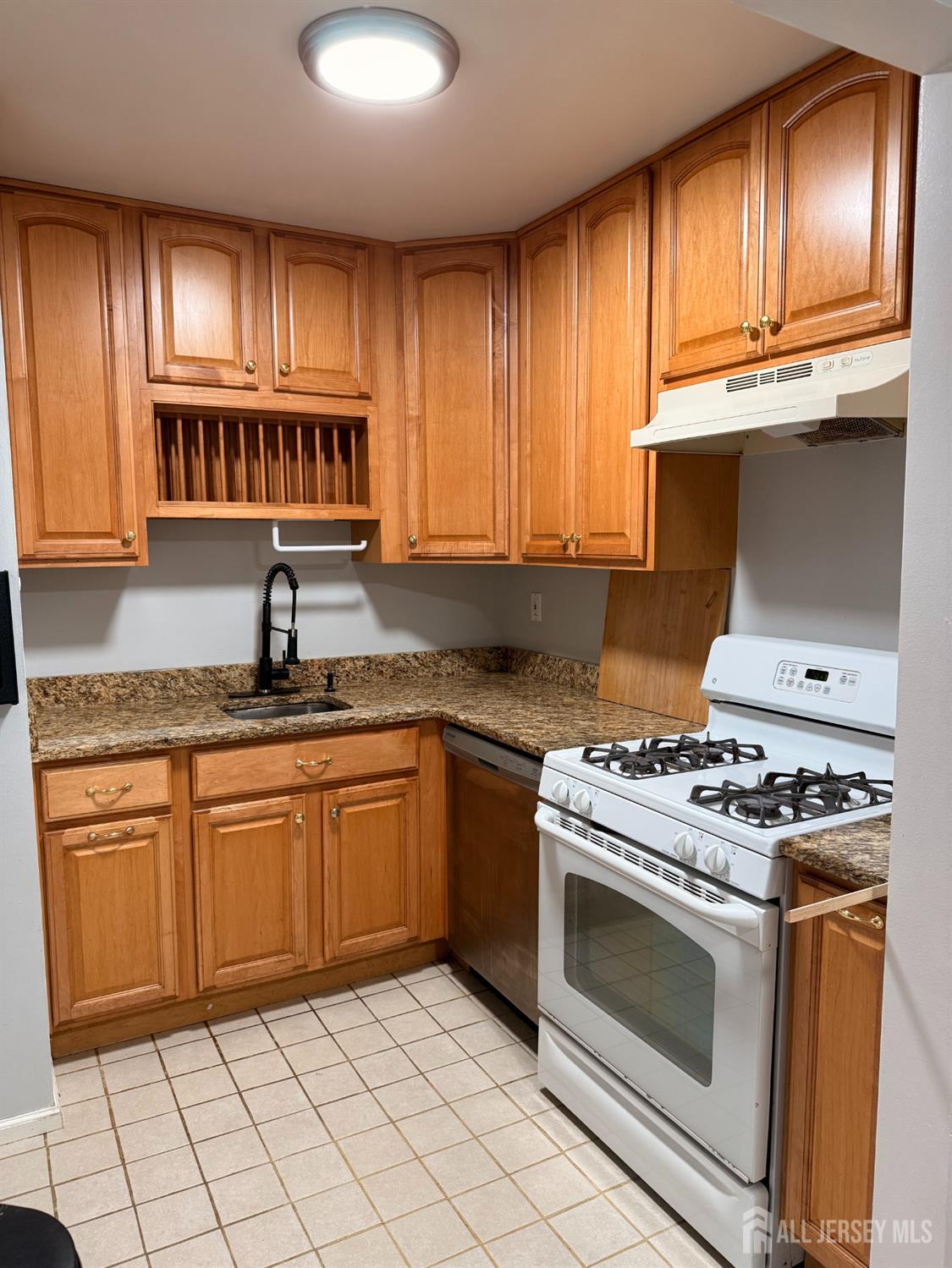 115 Orlando Street Edison, NJ 08817 - Photo 4 of 14