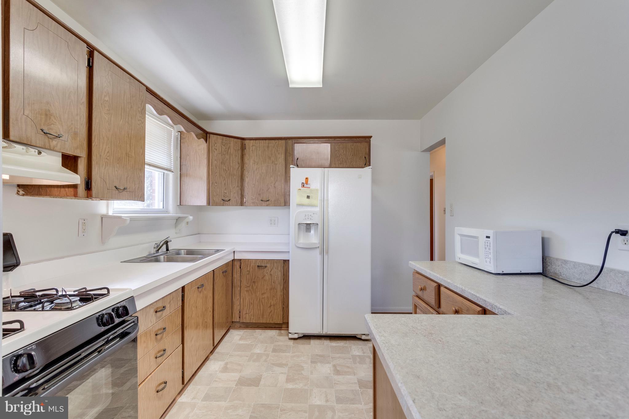 11312 Brandywine Road Clinton, MD 20735 - Photo 11 of 39 kitchen