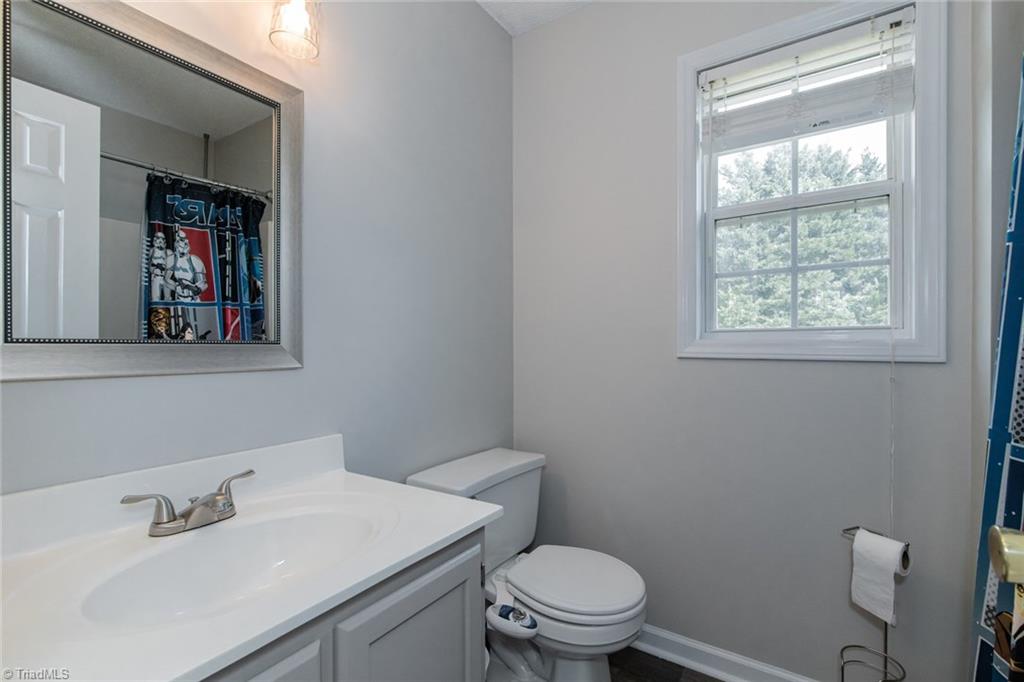 105 Stapleton Way High Point, NC 27265 - Photo 20 of 22 Bathroom 2