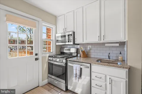 $799,900 | 509 East Windsor Avenue, Unit A, Alexandria, VA 22301