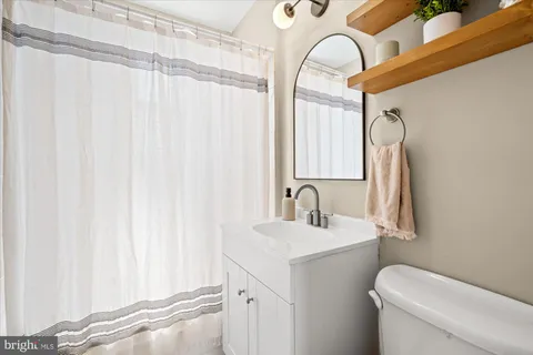 $799,900 | 509 East Windsor Avenue, Unit A, Alexandria, VA 22301