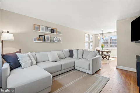$799,900 | 509 East Windsor Avenue, Unit A, Alexandria, VA 22301