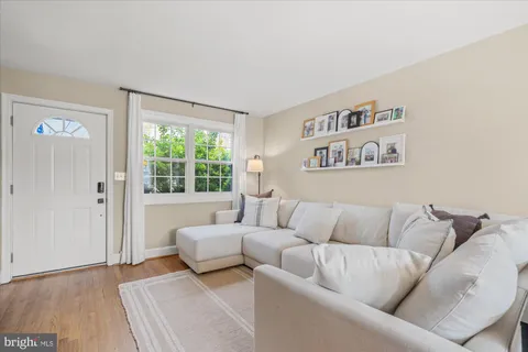 $799,900 | 509 East Windsor Avenue, Unit A, Alexandria, VA 22301