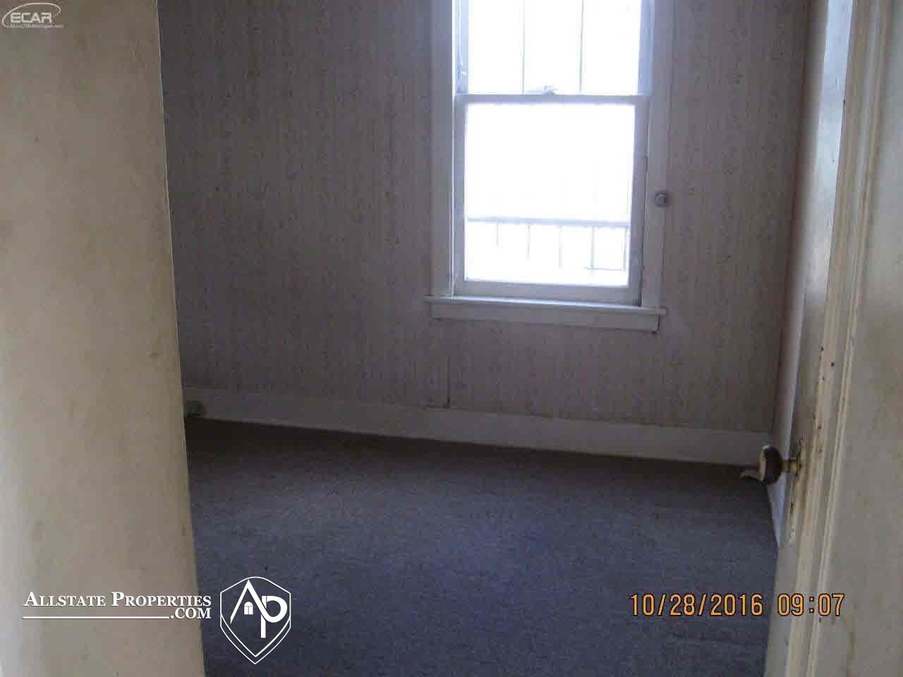 2102 Raskob Street Flint, MI 48504 - Photo 9 of 18 21237916-8.JPG