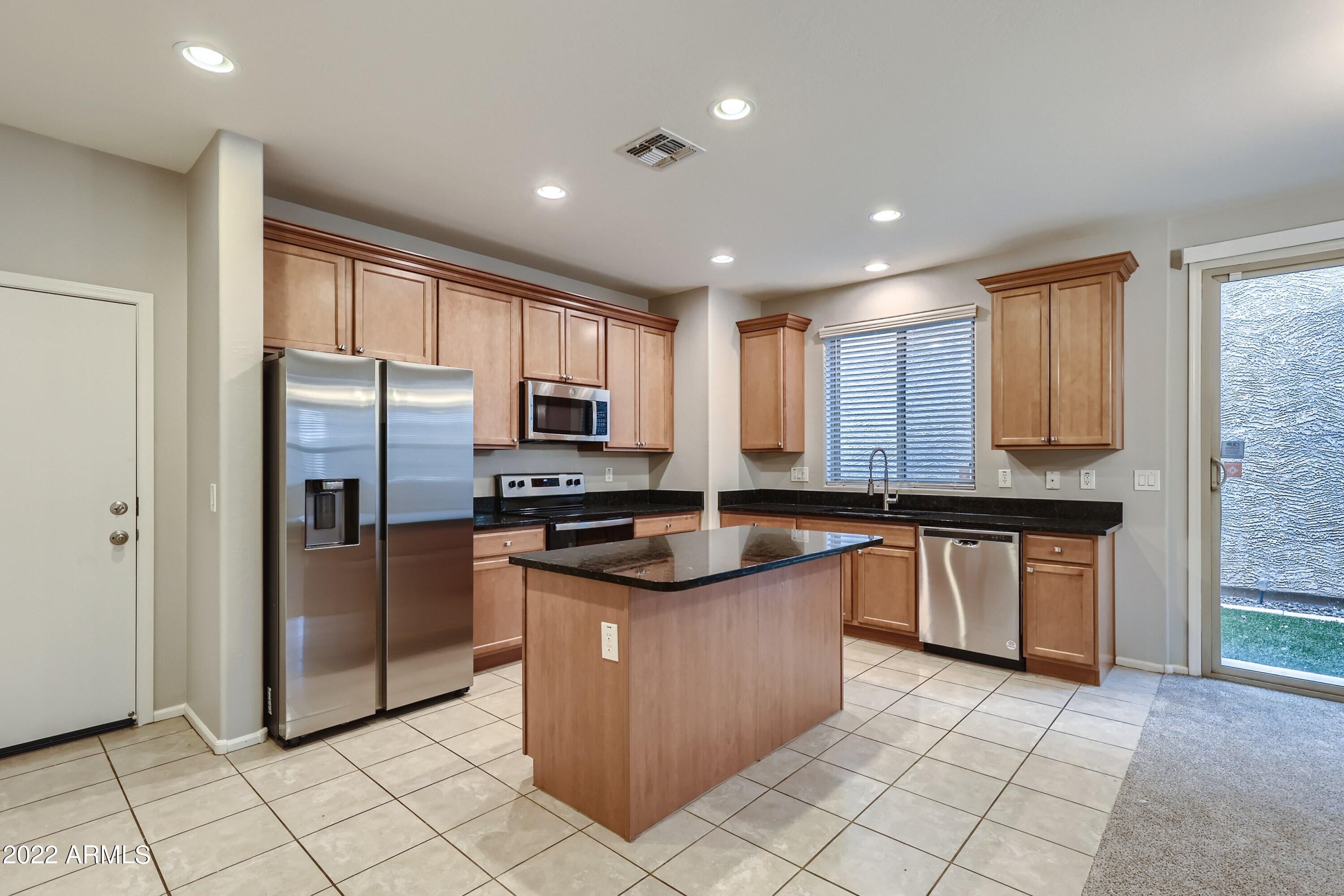 7742 West Giles Road Phoenix, AZ 85035 - Photo 8 of 25 13 Kitchen