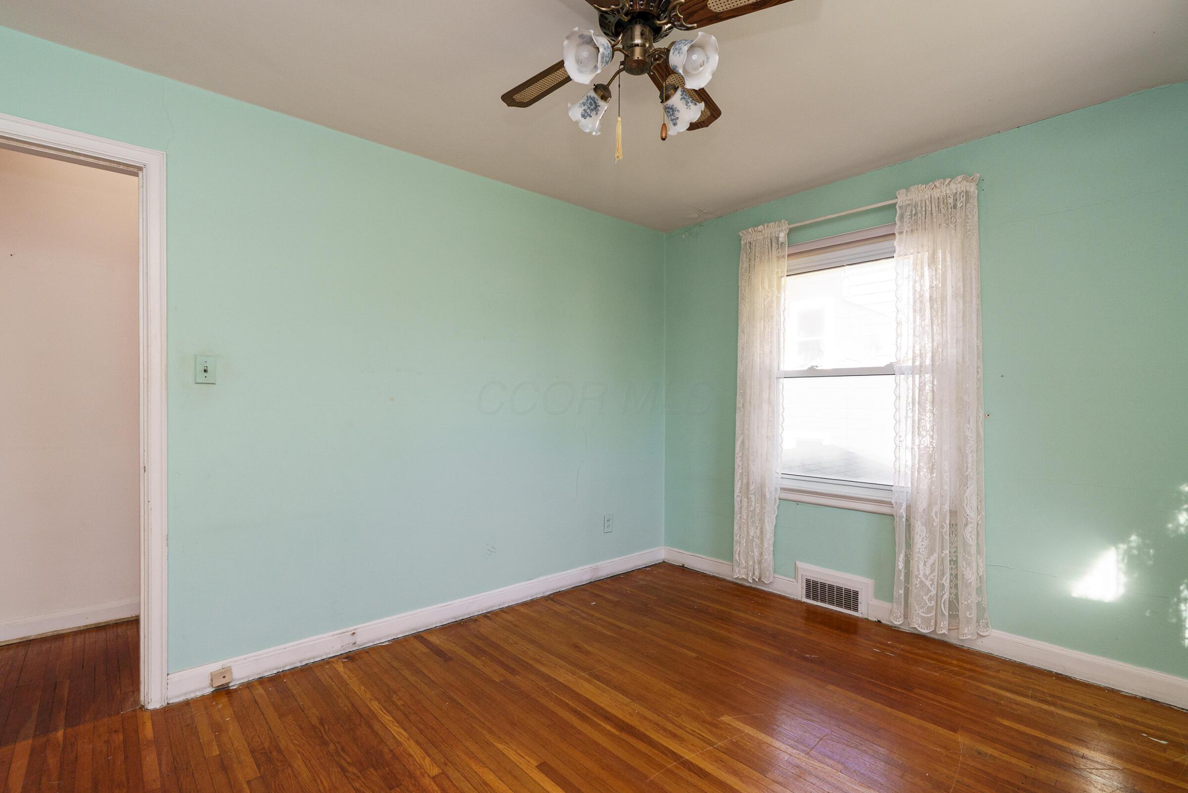 136 Fallis Road Columbus, OH 43214 - Photo 21 of 40 Bedroom #2