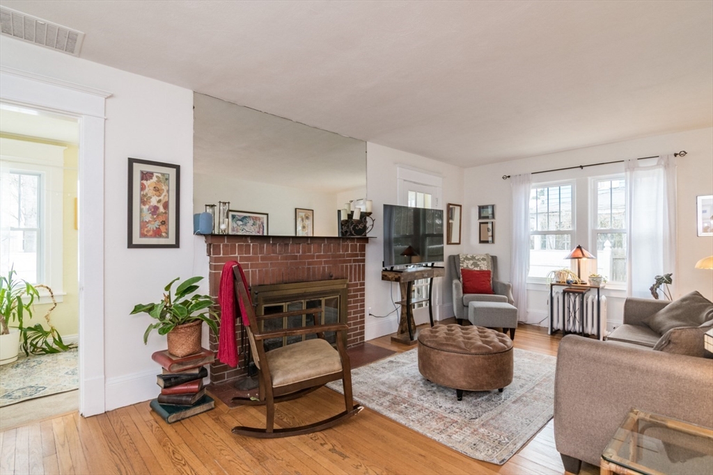 69 Belvidere Street Springfield, MA 01108 - Photo 13 of 41