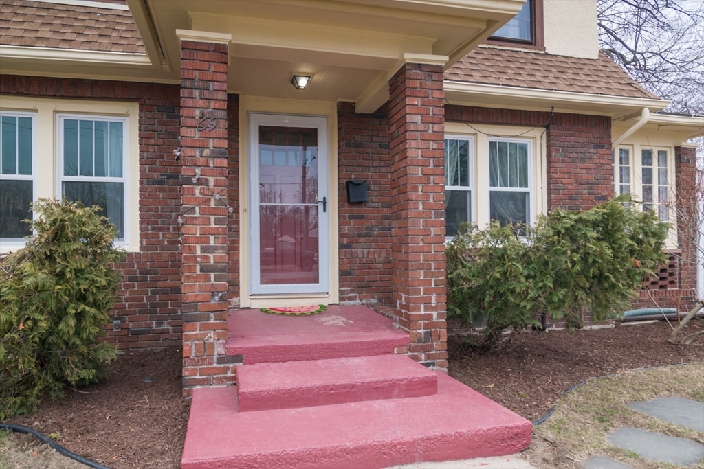 69 Belvidere Street Springfield, MA 01108 - Photo 2 of 41