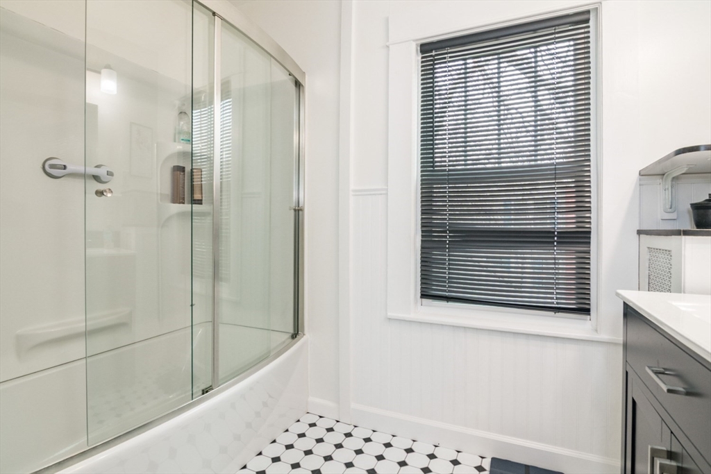 69 Belvidere Street Springfield, MA 01108 - Photo 28 of 41