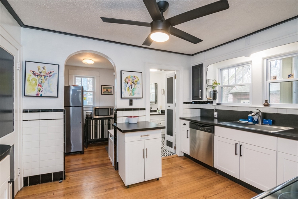 69 Belvidere Street Springfield, MA 01108 - Photo 3 of 41