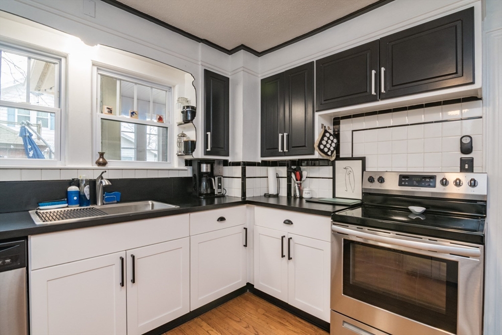 69 Belvidere Street Springfield, MA 01108 - Photo 4 of 41