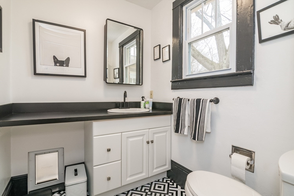 69 Belvidere Street Springfield, MA 01108 - Photo 7 of 41