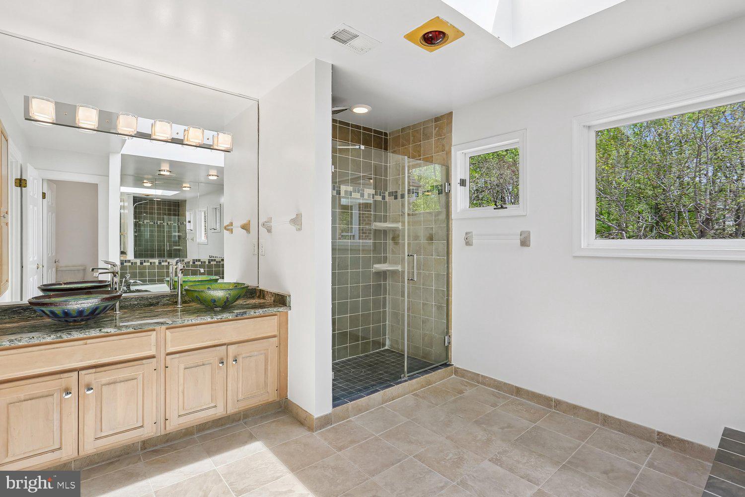 12321 Rivers Edge Drive Potomac, MD 20854 - Photo 47 of 103 Primary Bath