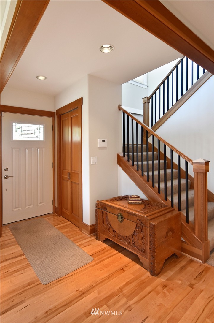 4115 Southwest Kenyon Street Seattle, WA 98136 - Photo 2 of 25 Gallery Image 2