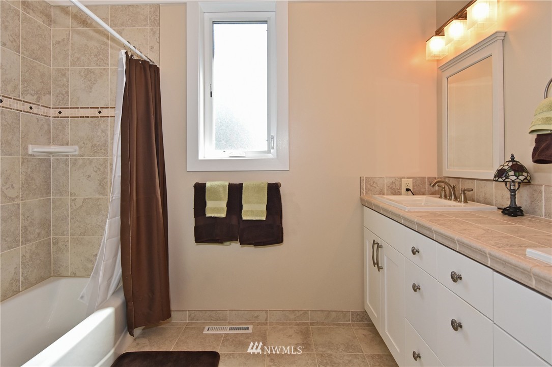 4115 Southwest Kenyon Street Seattle, WA 98136 - Photo 16 of 25 Gallery Image 16