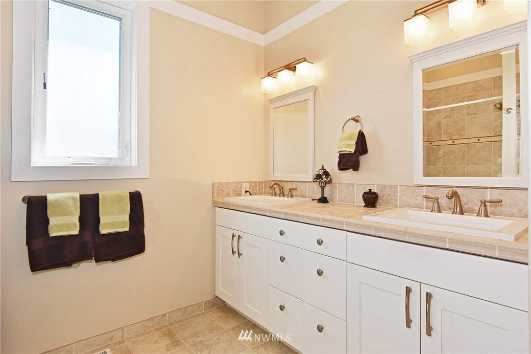 4115 Southwest Kenyon Street Seattle, WA 98136 - Photo 17 of 25 Gallery Image 17