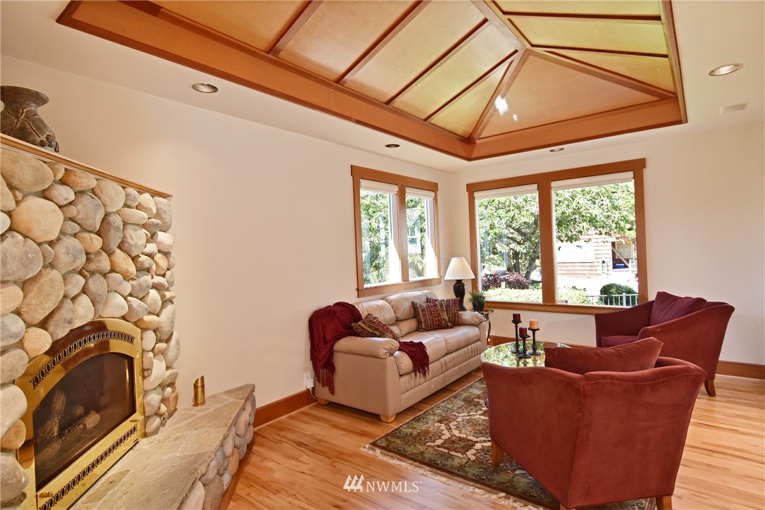 4115 Southwest Kenyon Street Seattle, WA 98136 - Photo 3 of 25 Gallery Image 3
