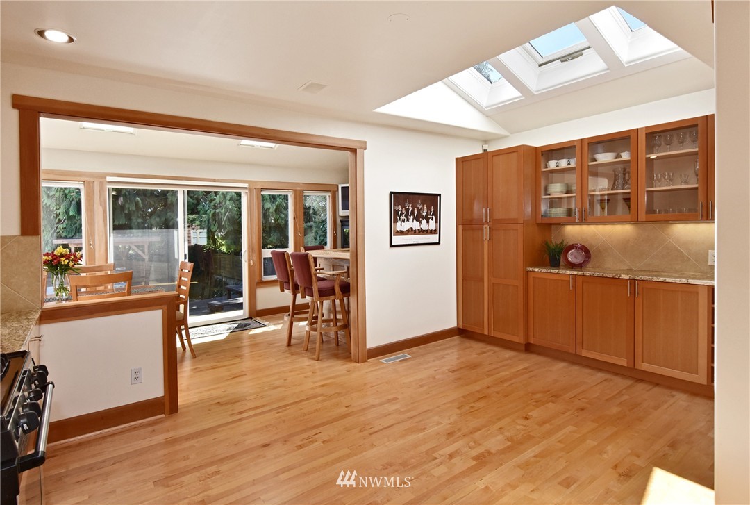 4115 Southwest Kenyon Street Seattle, WA 98136 - Photo 4 of 25 Gallery Image 4