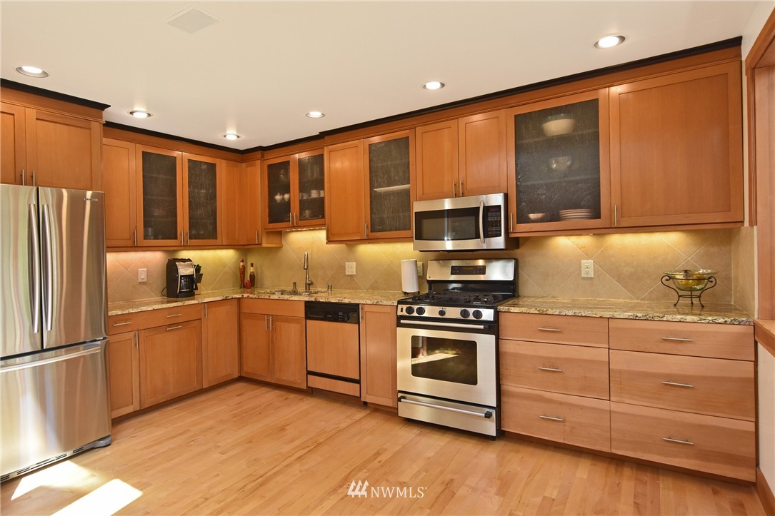 4115 Southwest Kenyon Street Seattle, WA 98136 - Photo 5 of 25 Gallery Image 5