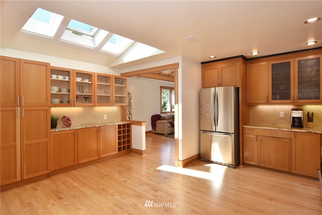 4115 Southwest Kenyon Street Seattle, WA 98136 - Photo 6 of 25 Gallery Image 6