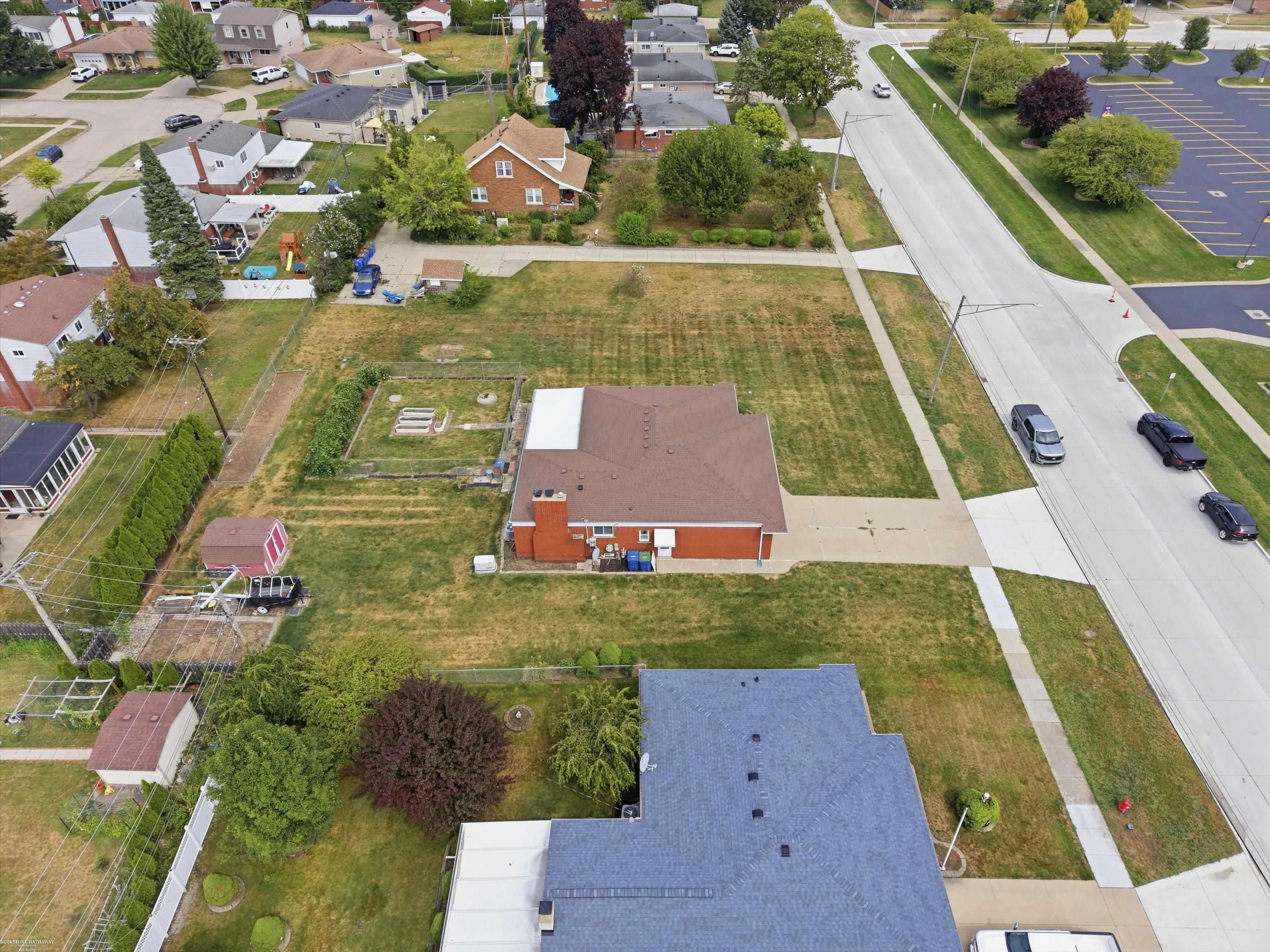 14597 Common Road Warren, MI 48088 - Photo 45 of 49 Gallery Image 45