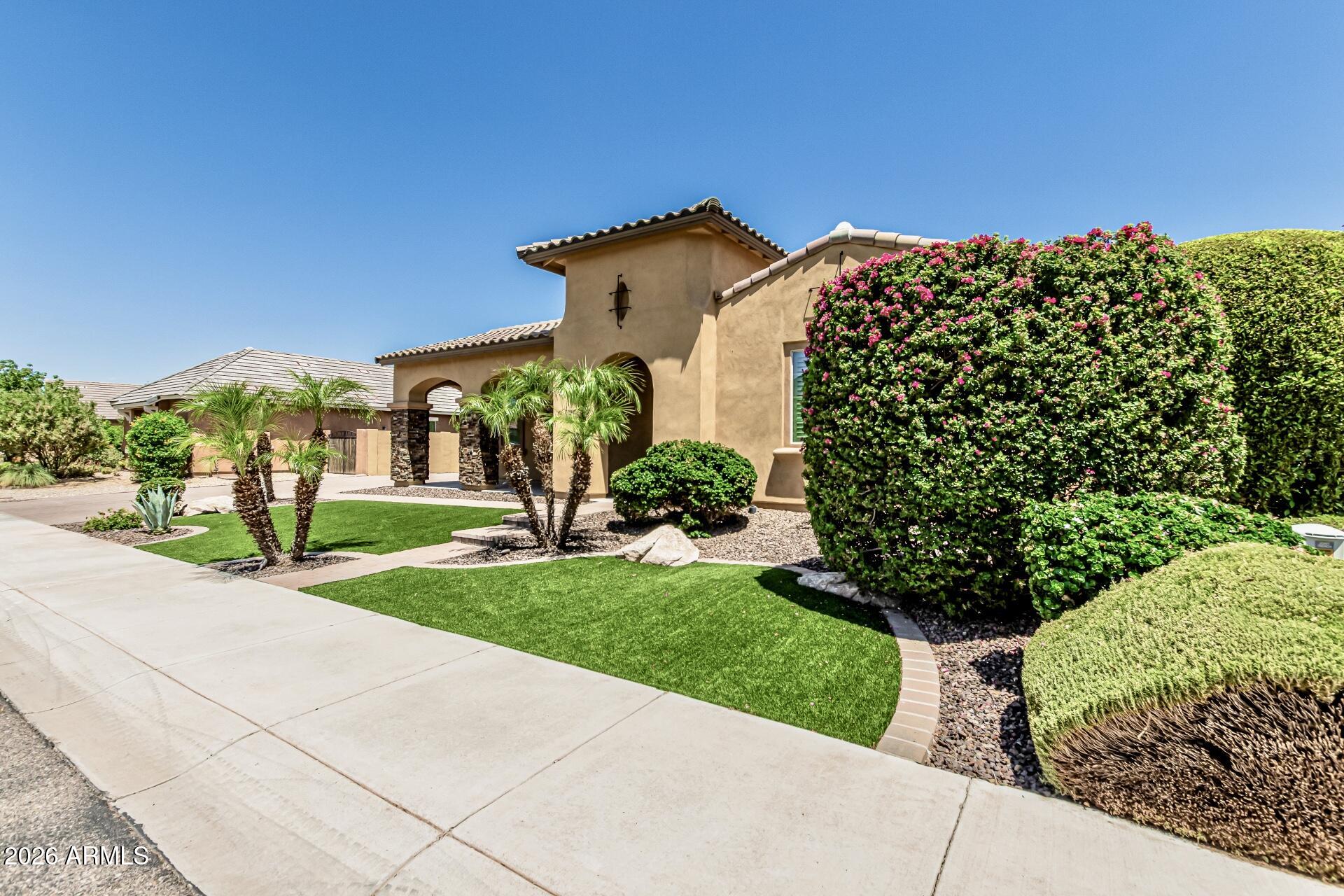 7242 West Rowel Road Peoria, AZ 85383 - Photo 2 of 28 fullsizeoutput_be1b