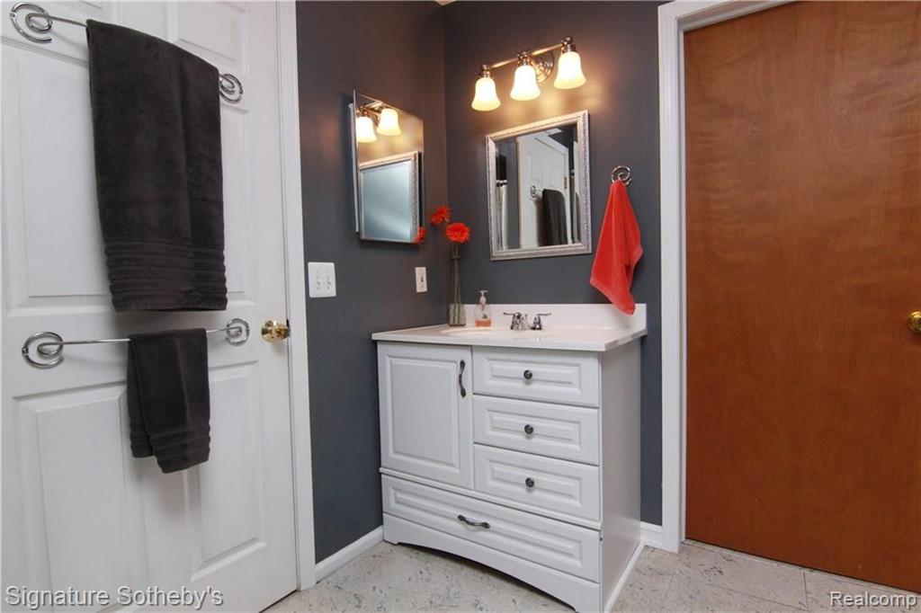 409 1st Street Rochester, MI 48307 - Photo 15 of 27