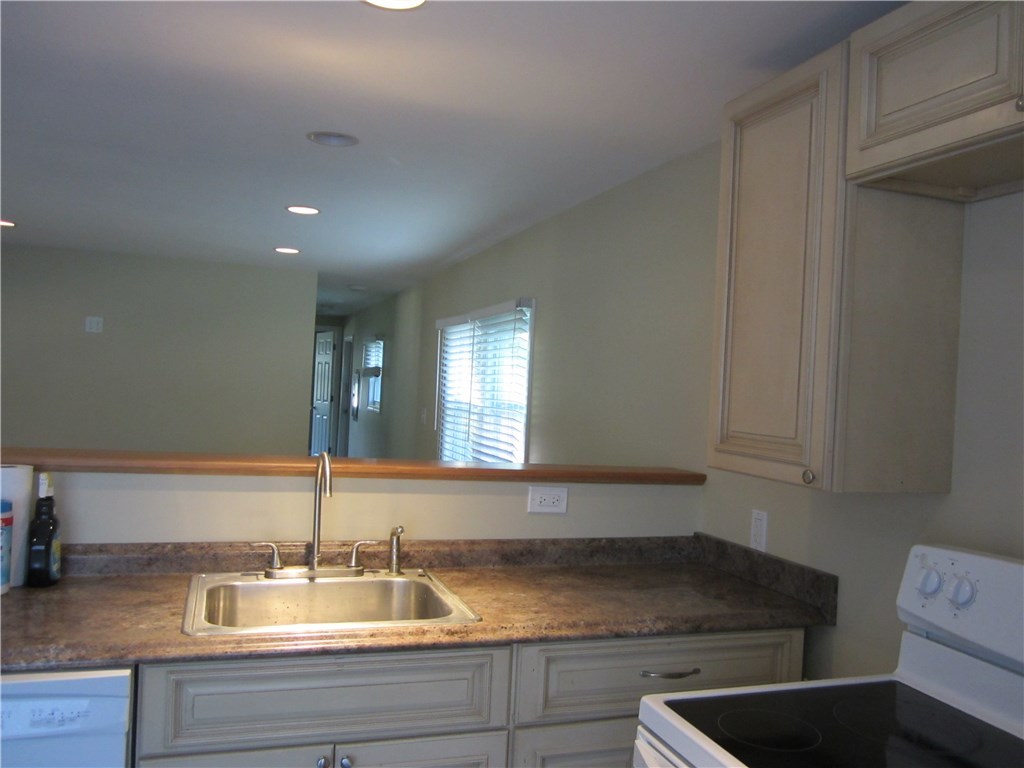 32 Lane B Coventry, RI 02816 - Photo 4 of 11 Gallery Image 4