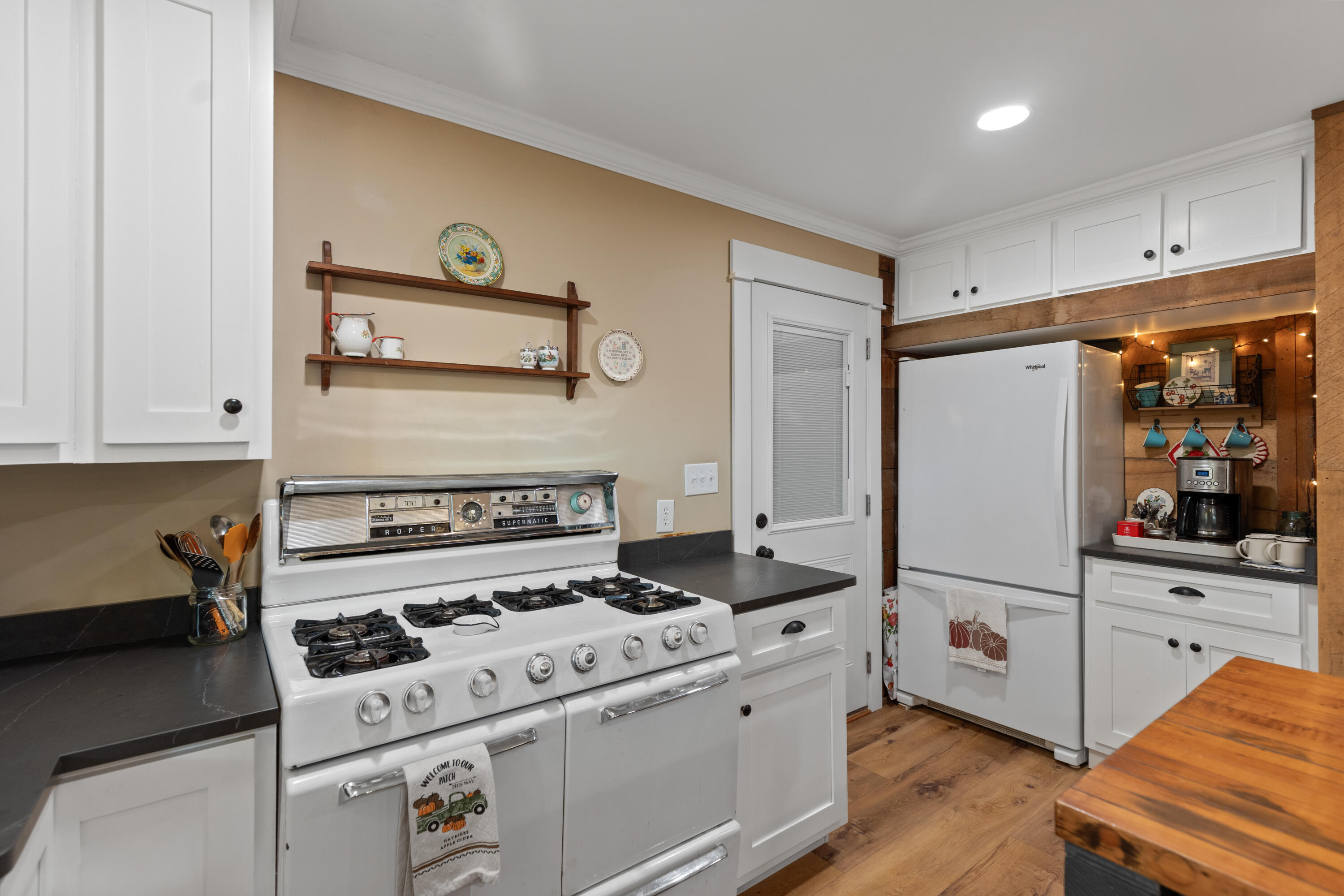 49 Hart Of Pine Road Dunlap, TN 37327 - Photo 35 of 126 CHAEMING KITCHEN