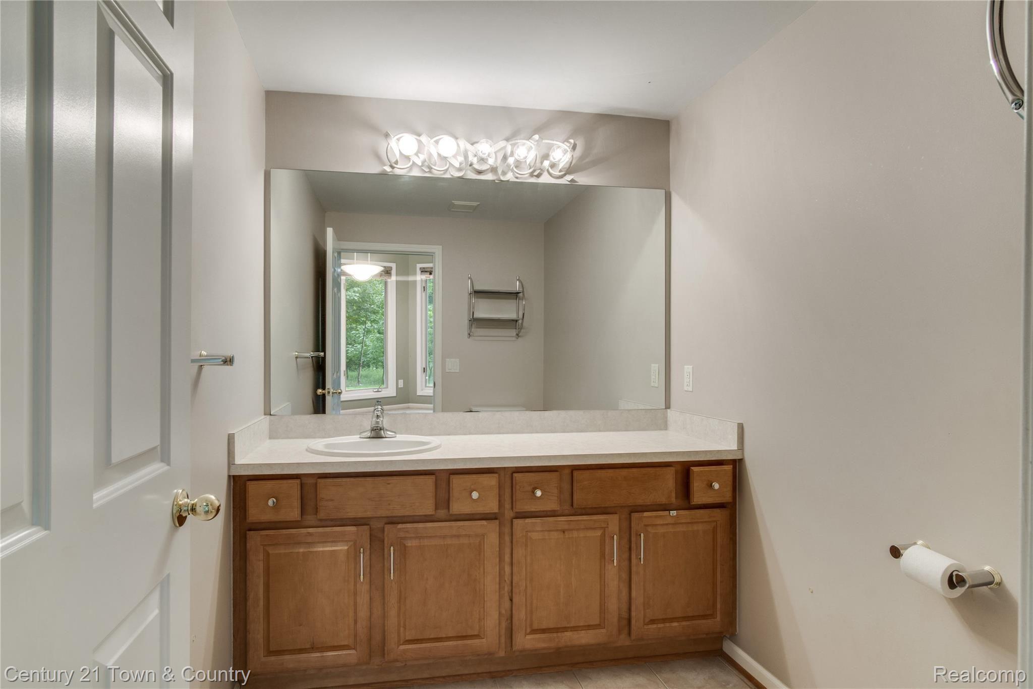 1116 Blue Ridge Drive Clarkston, MI 48348 - Photo 37 of 54 Interiors (37 of 42).jpg