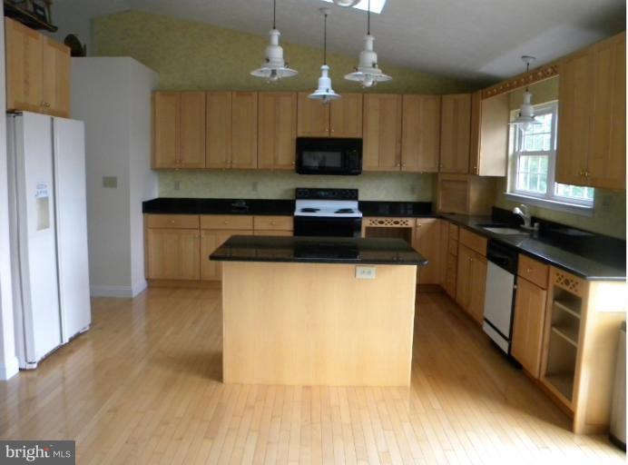 710 East Shore Road Pasadena, MD 21122 - Photo 2 of 16 Kitchen