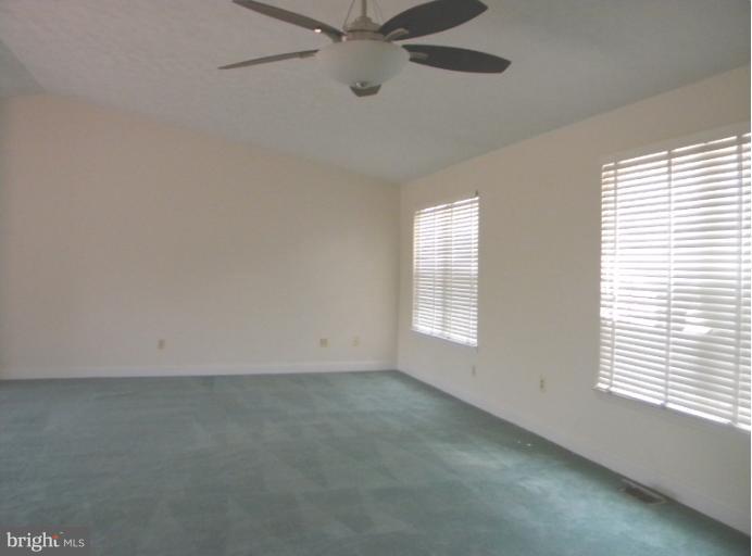 710 East Shore Road Pasadena, MD 21122 - Photo 9 of 16 Living Room