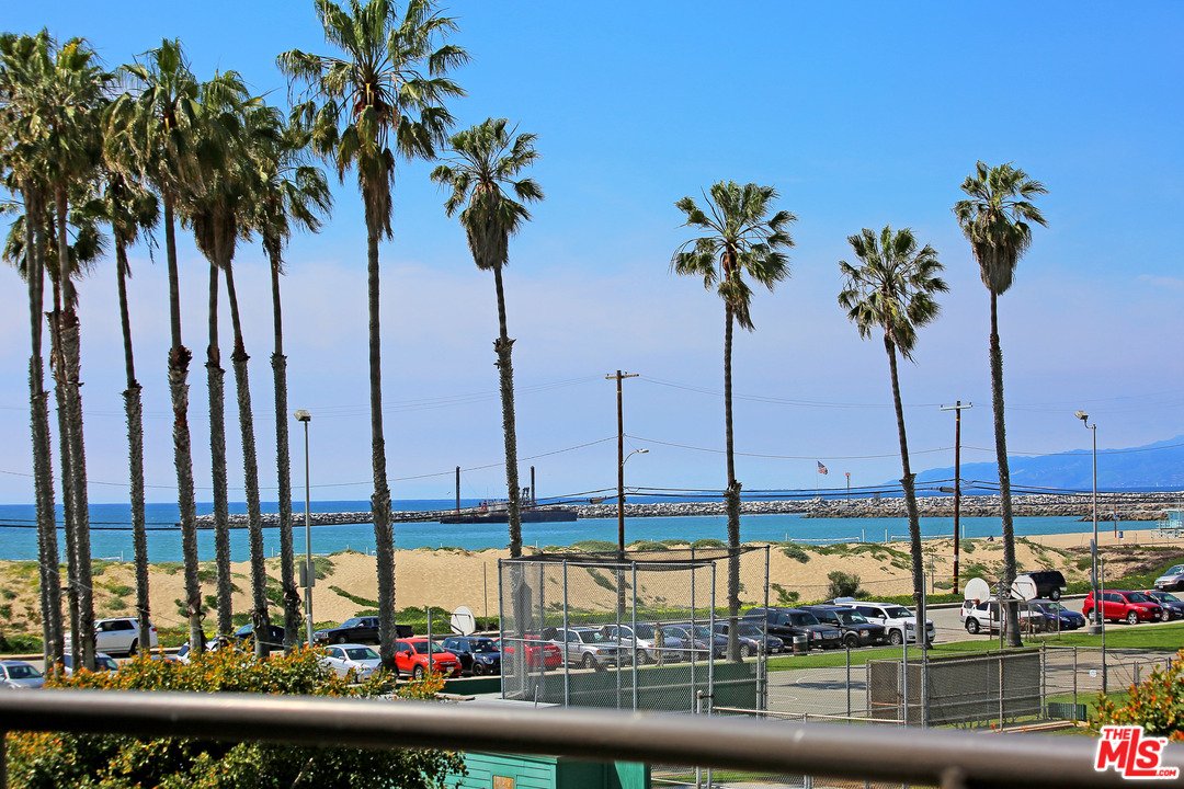 136 Convoy Street, Unit 2 Playa del Rey, CA 90293 - Photo 1 of 39 Gallery Image 1