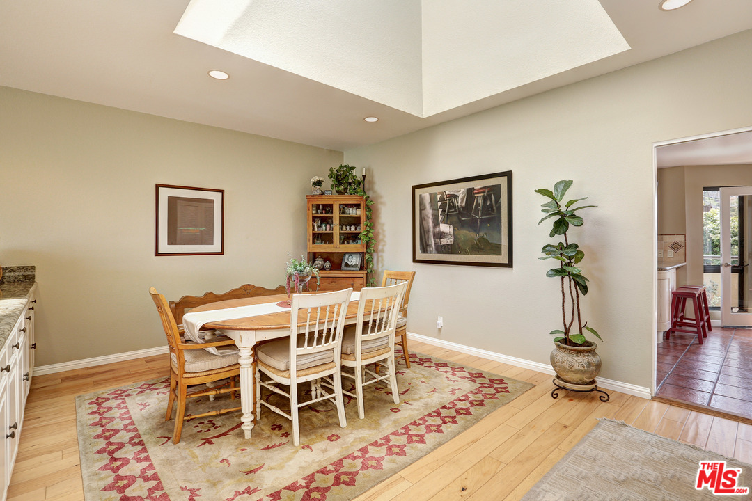 136 Convoy Street, Unit 2 Playa del Rey, CA 90293 - Photo 11 of 39 Gallery Image 11