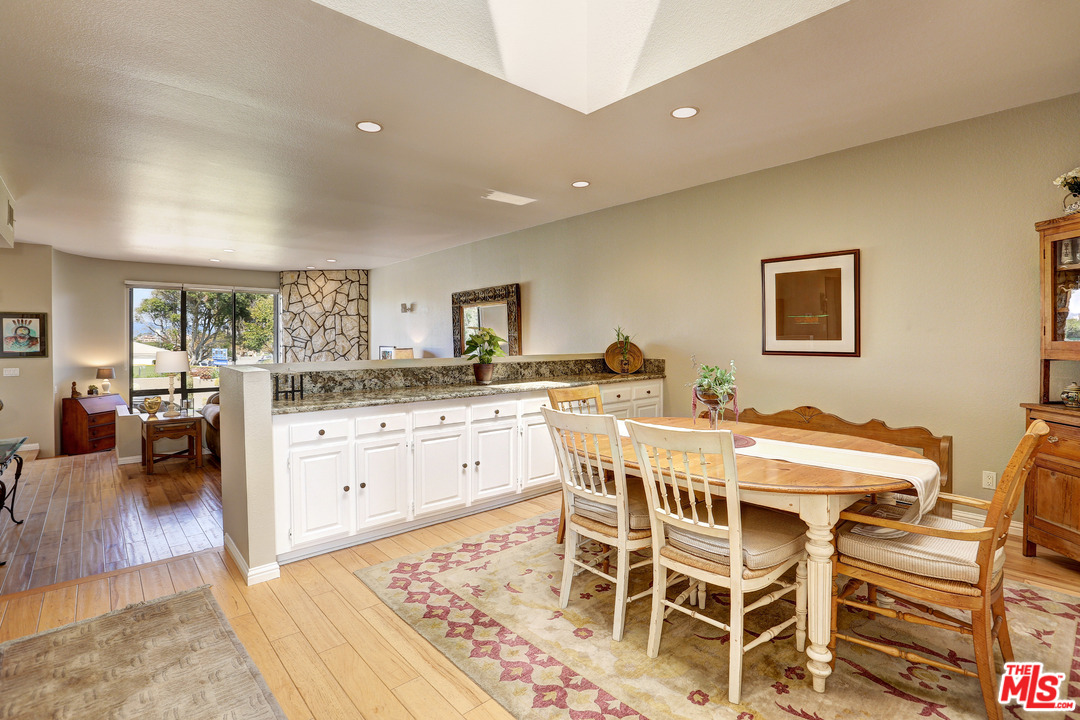 136 Convoy Street, Unit 2 Playa del Rey, CA 90293 - Photo 12 of 39 Gallery Image 12