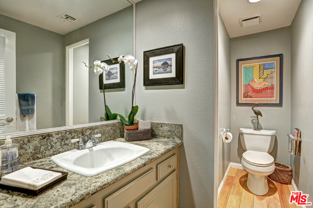 136 Convoy Street, Unit 2 Playa del Rey, CA 90293 - Photo 13 of 39 Gallery Image 13