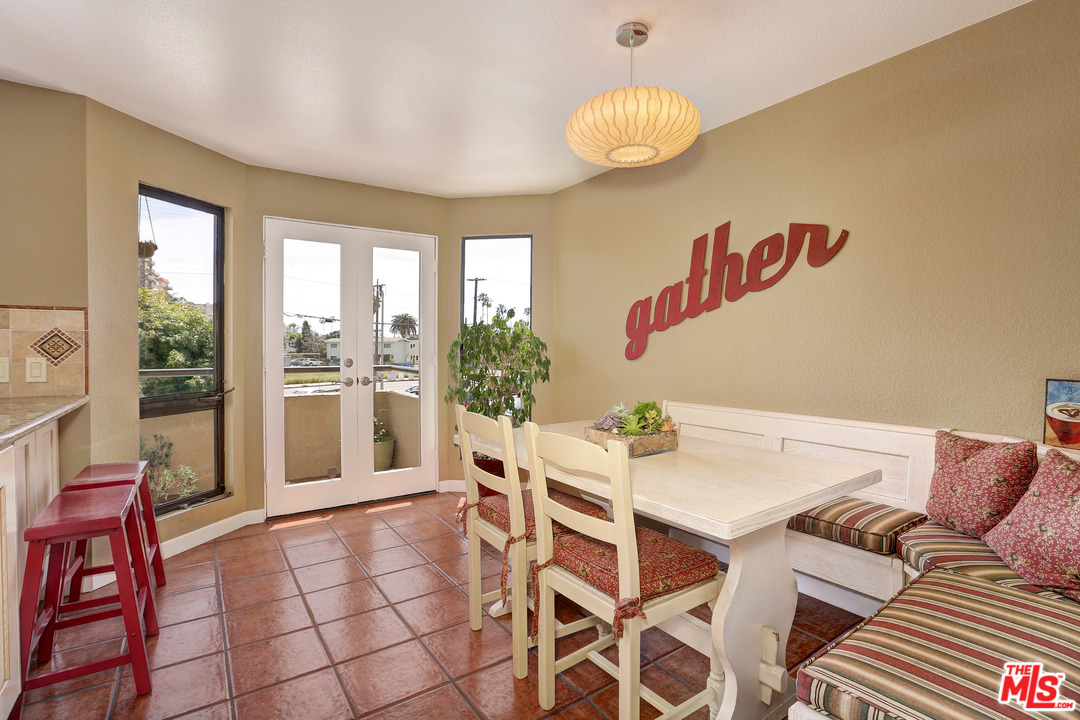 136 Convoy Street, Unit 2 Playa del Rey, CA 90293 - Photo 14 of 39 Gallery Image 14