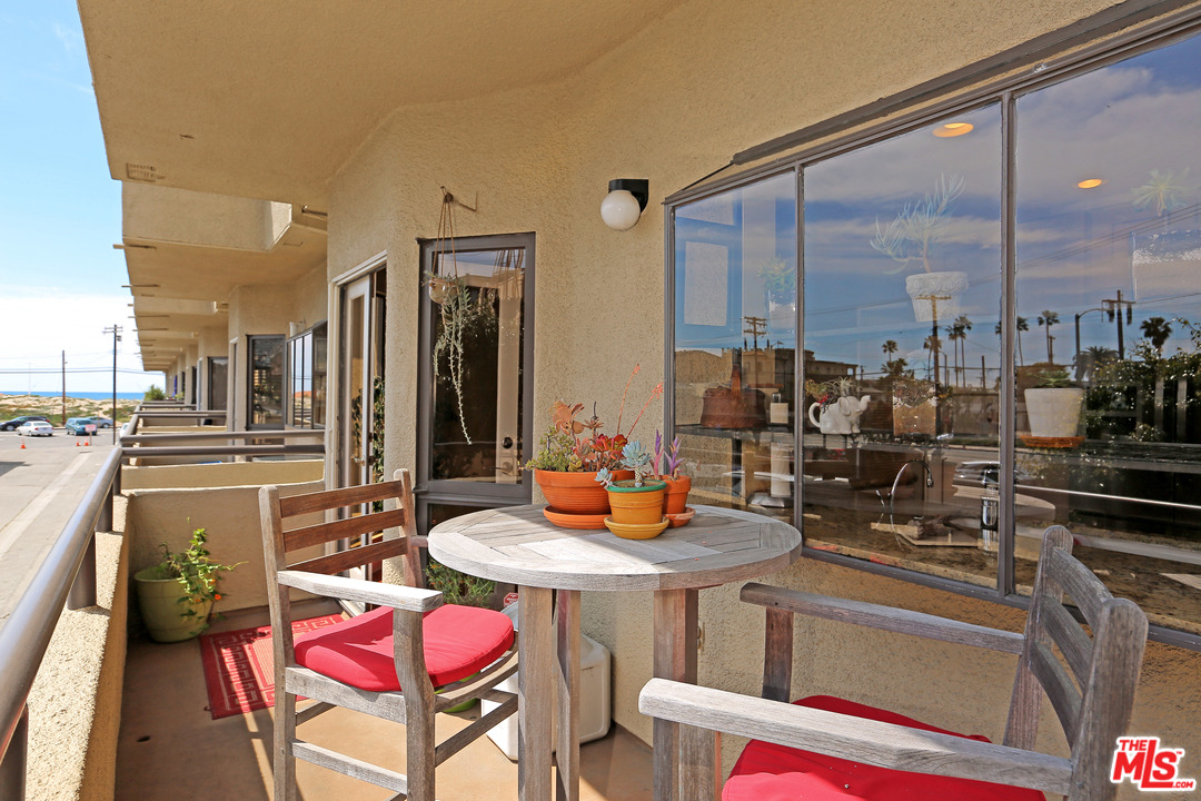 136 Convoy Street, Unit 2 Playa del Rey, CA 90293 - Photo 18 of 39 Gallery Image 18