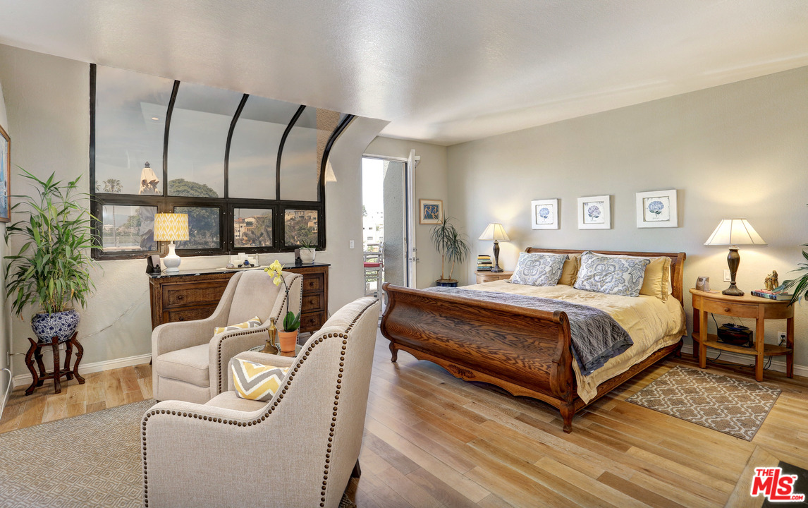 136 Convoy Street, Unit 2 Playa del Rey, CA 90293 - Photo 19 of 39 Gallery Image 19