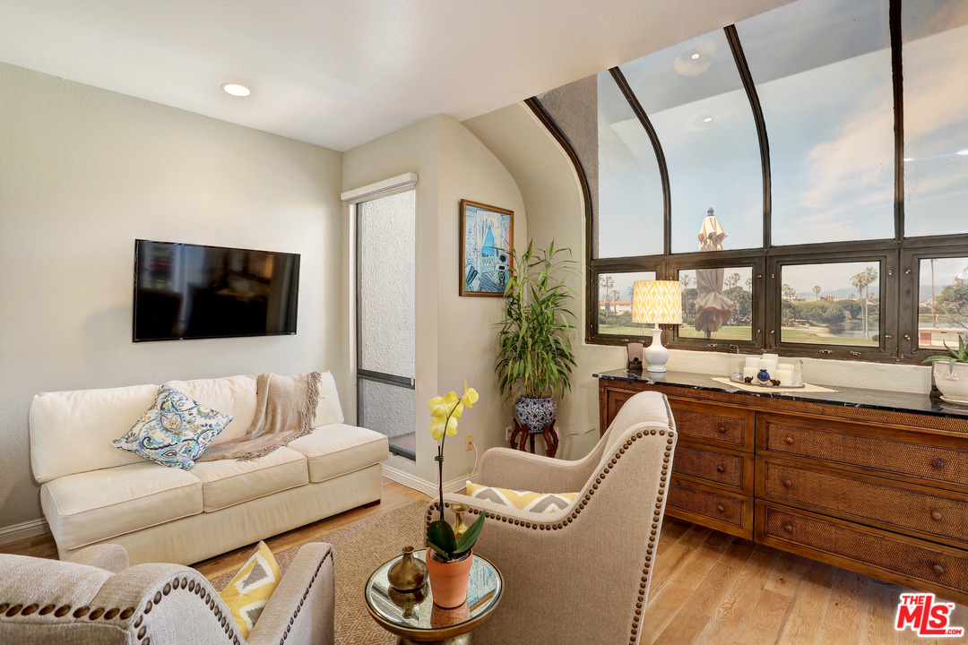 136 Convoy Street, Unit 2 Playa del Rey, CA 90293 - Photo 20 of 39 Gallery Image 20