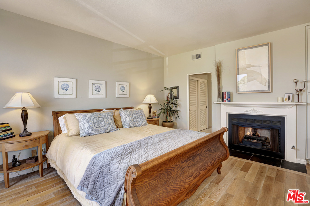 136 Convoy Street, Unit 2 Playa del Rey, CA 90293 - Photo 21 of 39 Gallery Image 21
