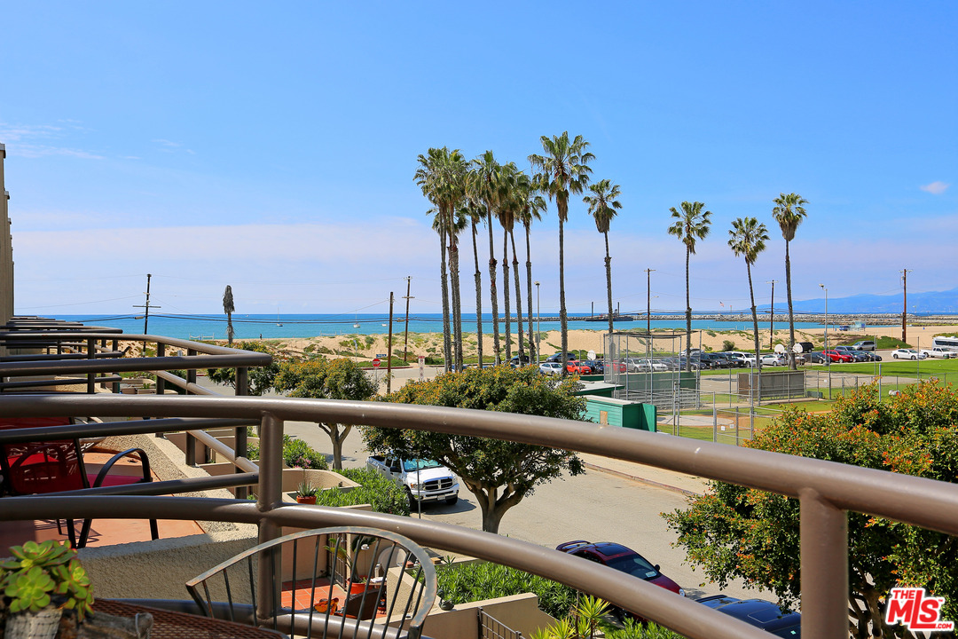 136 Convoy Street, Unit 2 Playa del Rey, CA 90293 - Photo 23 of 39 Gallery Image 23