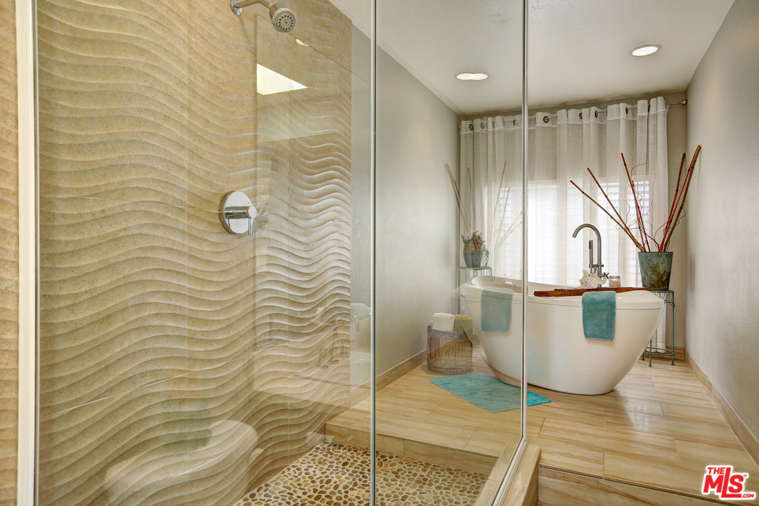 136 Convoy Street, Unit 2 Playa del Rey, CA 90293 - Photo 25 of 39 Gallery Image 25