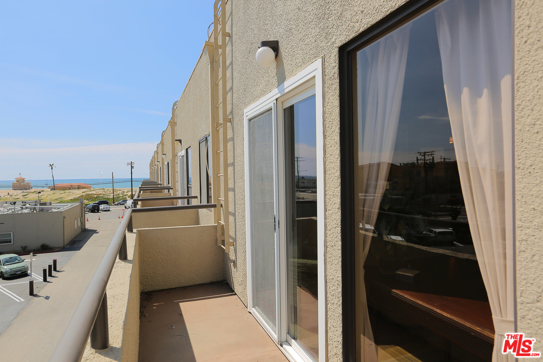 136 Convoy Street, Unit 2 Playa del Rey, CA 90293 - Photo 27 of 39 Gallery Image 27