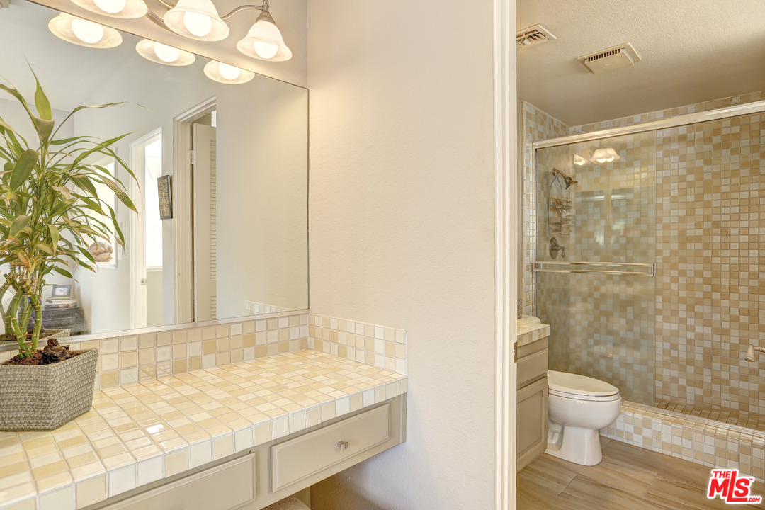 136 Convoy Street, Unit 2 Playa del Rey, CA 90293 - Photo 28 of 39 Gallery Image 28